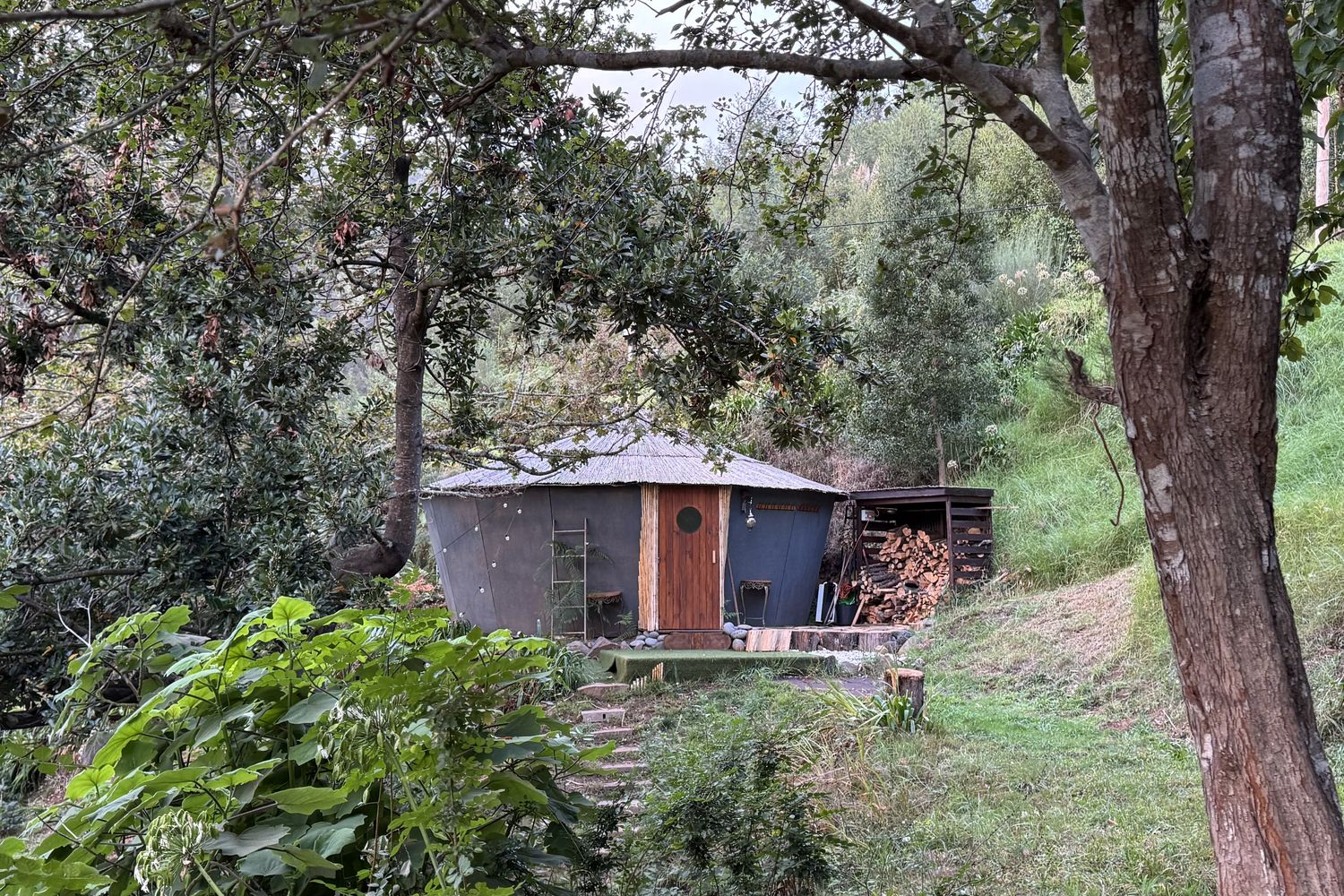 The banya hidden in a private forest garden